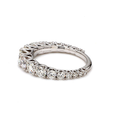 18K White Gold Graduating Round Cut Wedding Band