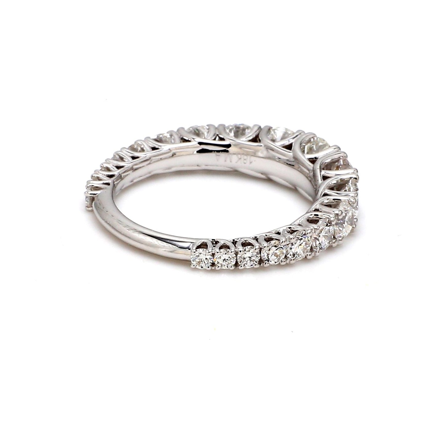 18K White Gold Graduating Round Cut Wedding Band