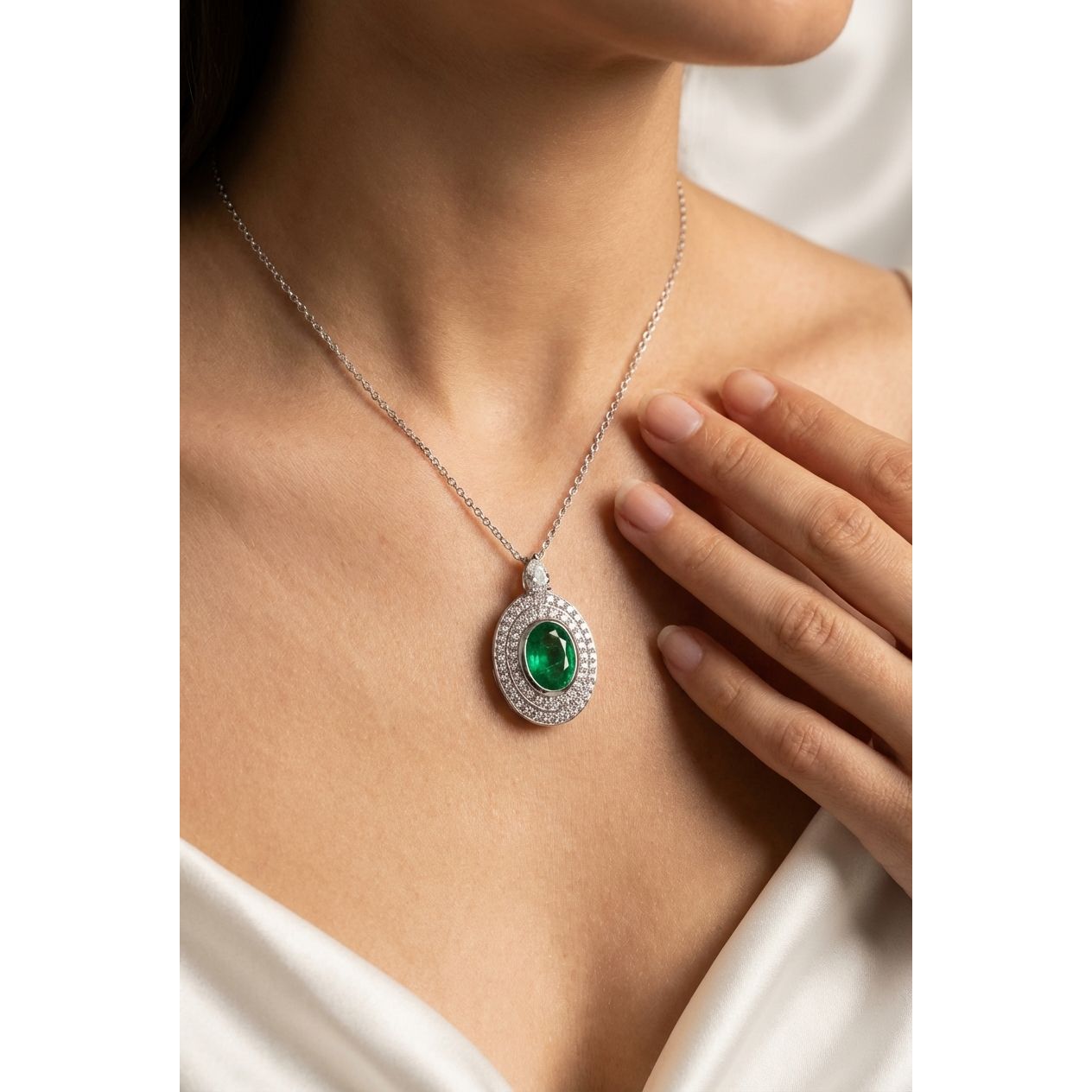 Diamond & Emerald Pendant in 18K White Gold